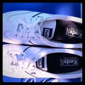 Good condition white leather uppers Keds.